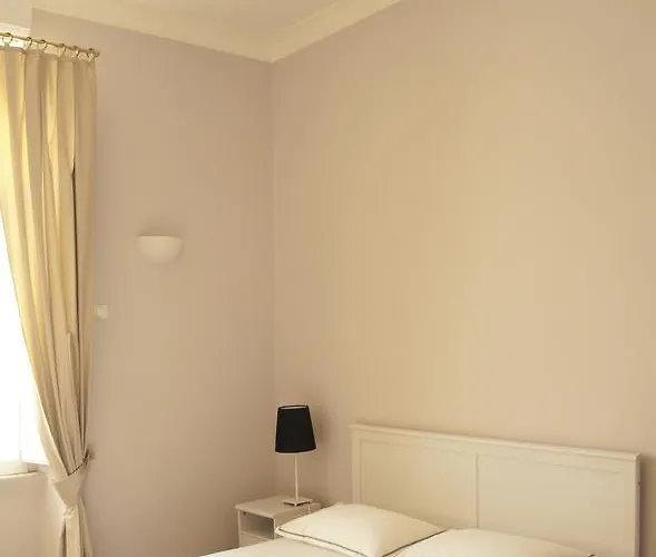 Roman Suite