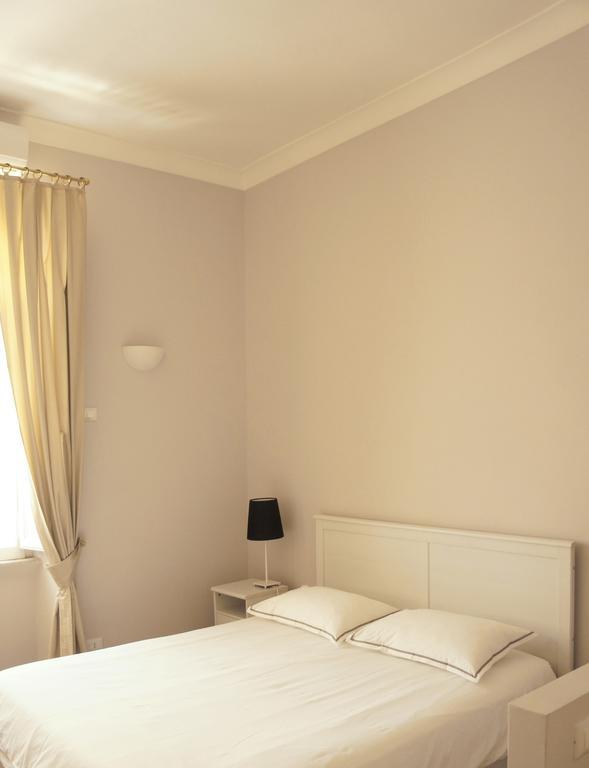 Roman Suite